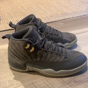 Jordan Retro 12 wolf grey sneakers size 12 suede 2017